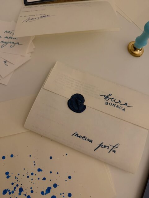 Novembarska morska pošta vam je već stigla ili i dalje putuje do vaše adrese 🌊
Prijalo mi je da vidim kako se ova ideja koja se u mojoj glavi kuvala toliko dugo, pretvara u nešto opipljivo.. a uz @epsonsrbija sve je lakše 🥰
Ako želiš da decembarska pošta stigne u tvoje sanduče, link je u opisu profila 🌊
#morskapošta